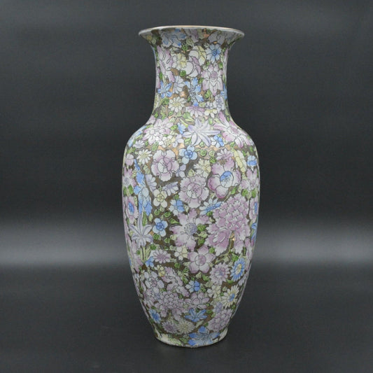 A Pair of Antique Mille Fleurs Vases, Qianlong period | Twee Antieke Mille Fleurs Vazen uit de Qianlong periode