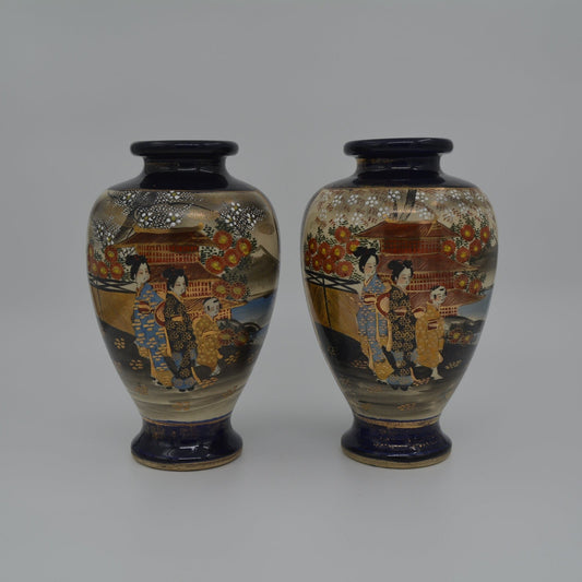 A Pair of Japanese Satsuma Vases, Meiji period | Japanse Satsuma vazen uit de Meij period - antique-vintagedepot