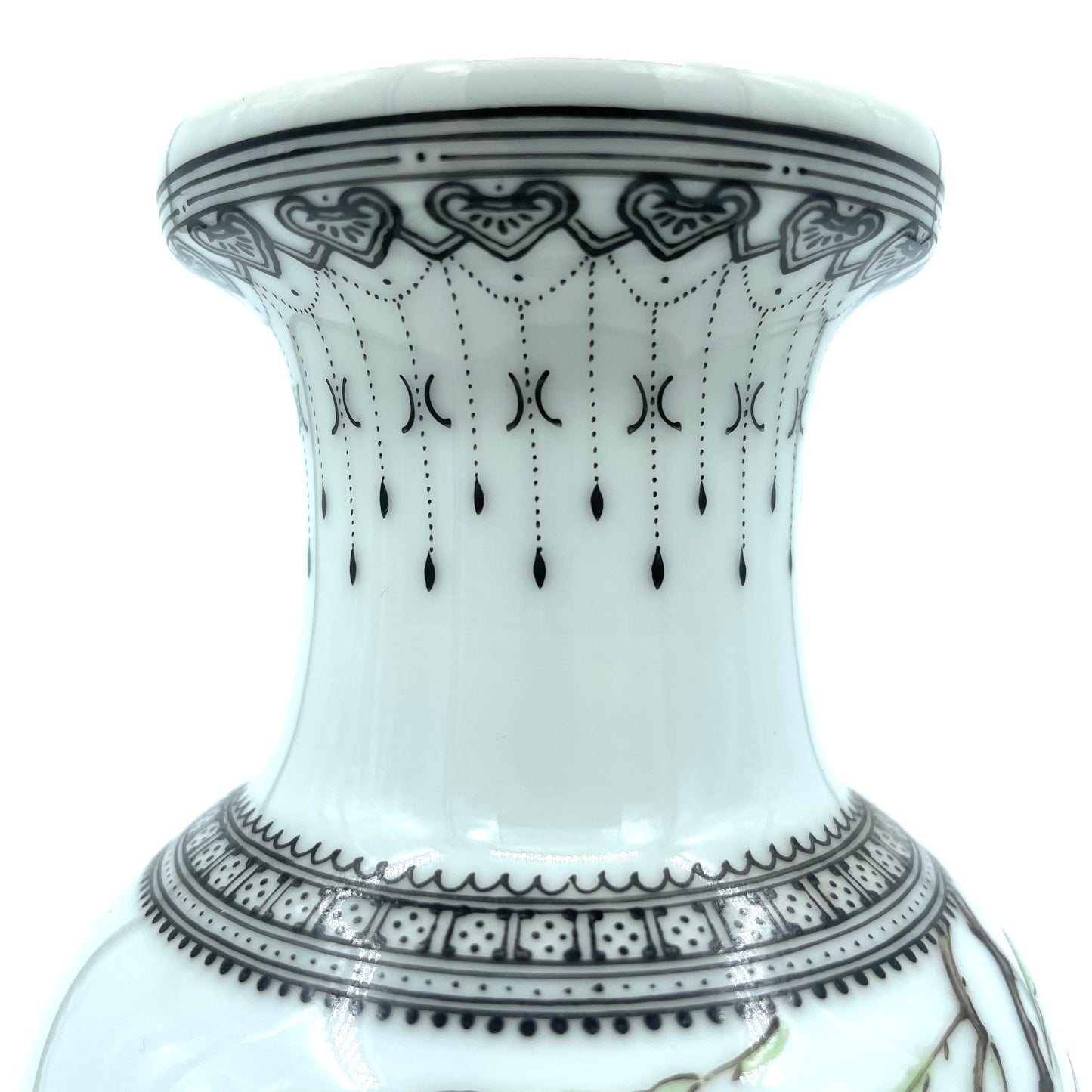 Close-up on the neck of the Chinese famille rose vase