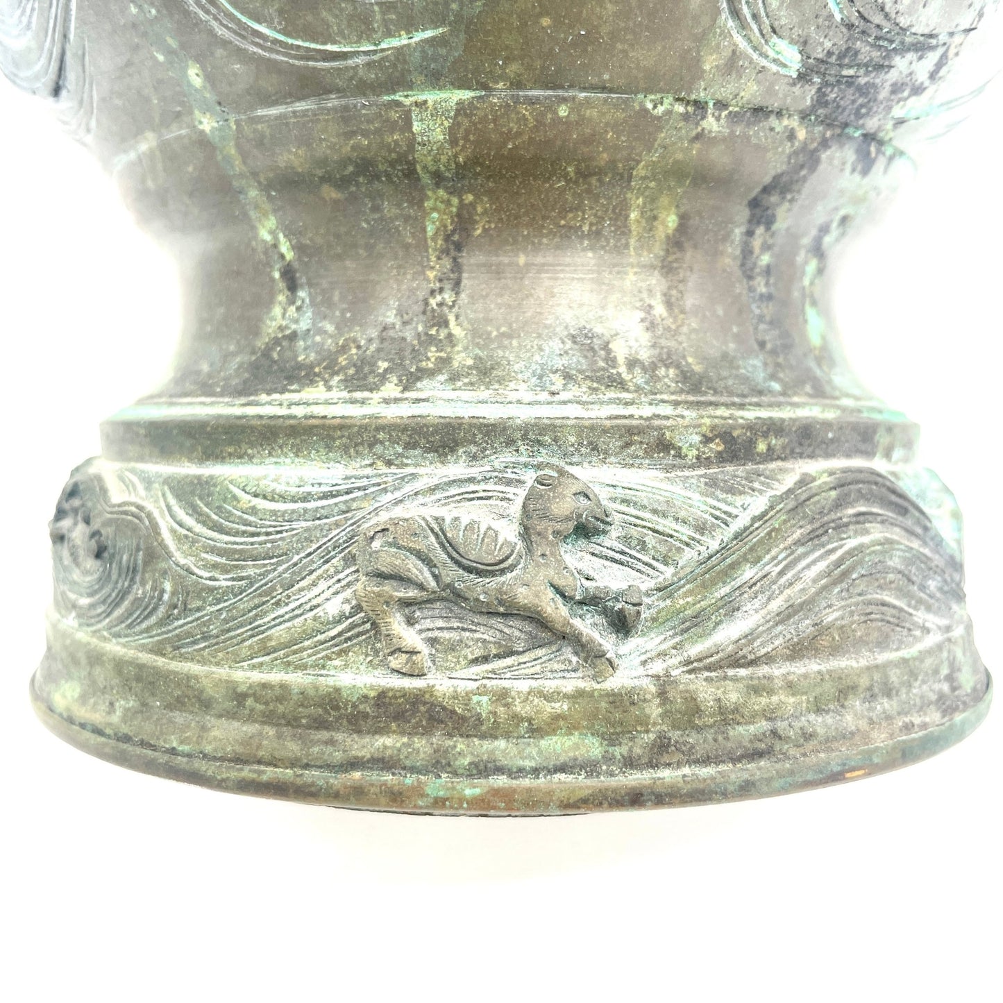 Grote Japanse Bronzen Vaas met Hoog Reliëf - antique-vintagedepot