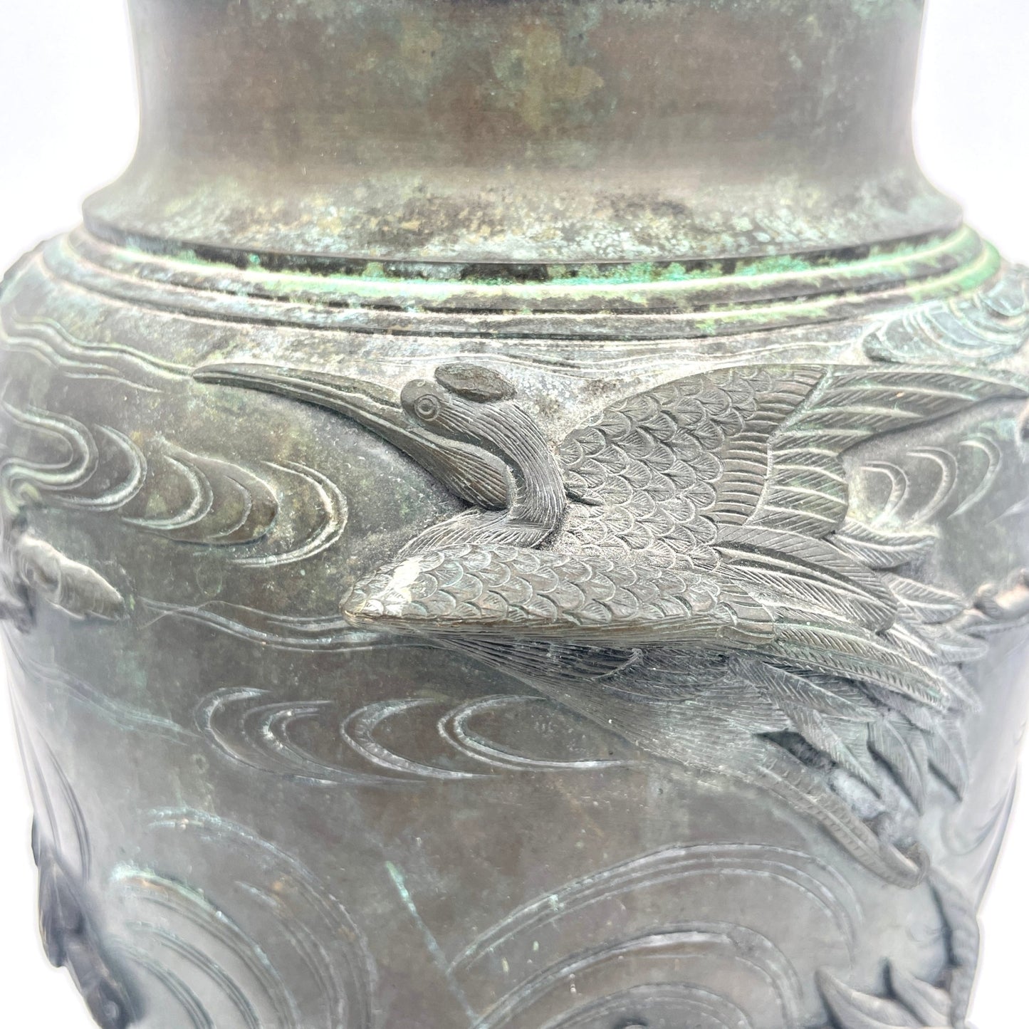 Grote Japanse Bronzen Vaas met Hoog Reliëf - antique-vintagedepot